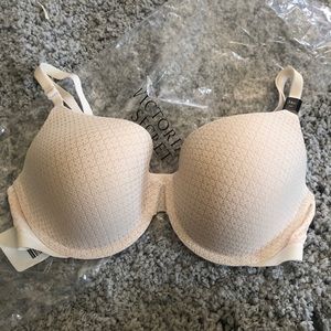 NWT Victoria’s Secret Bra Cream Lace 34D